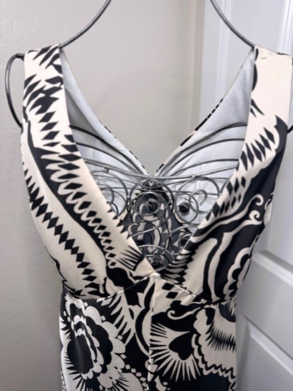Calvin Klein Print V-Neck Satin Midi Cocktail Dress in Black/Soft White, Size 10 - Picture 7 of 9